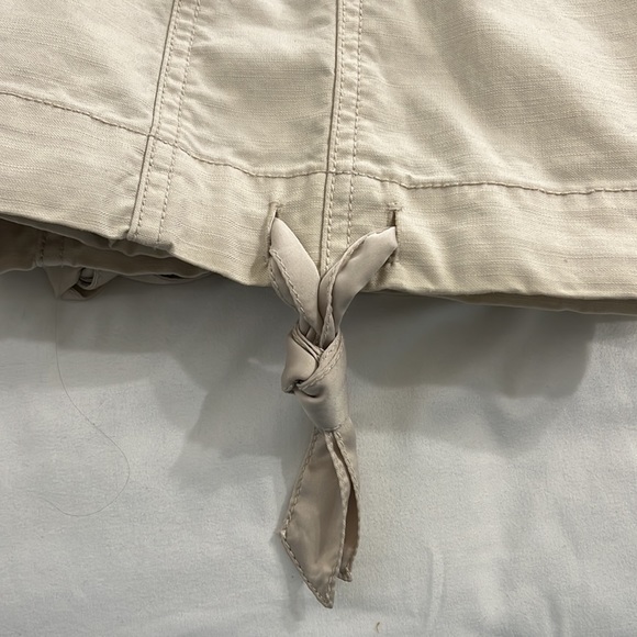 White House Black Market khaki capris - Picture 4 of 4
